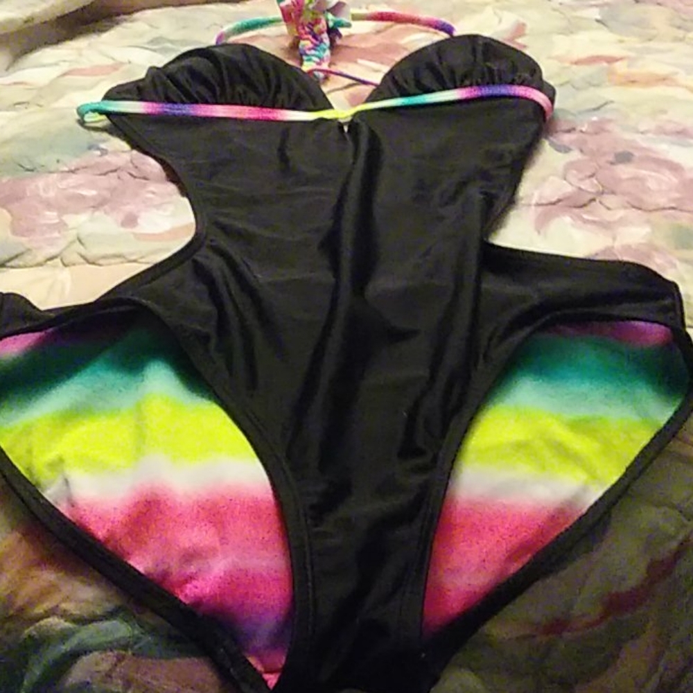 Bathing suit - Picture 3 of 3